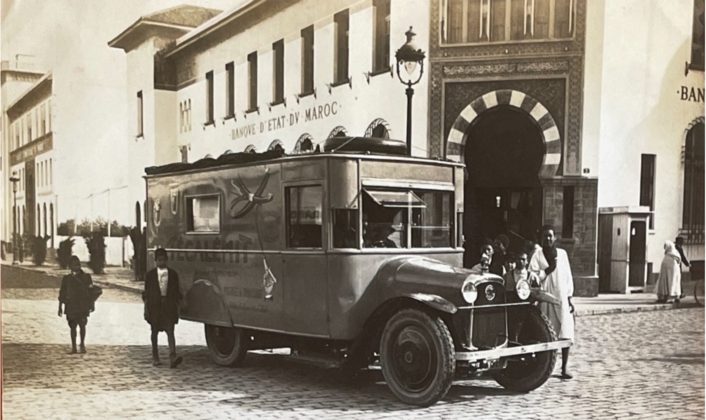 La roulotte Técalémit [Place de France https://fr.wikipedia.org/wiki/Place_des_Nations-Unies_(Casablanca)] à Casablanca.
