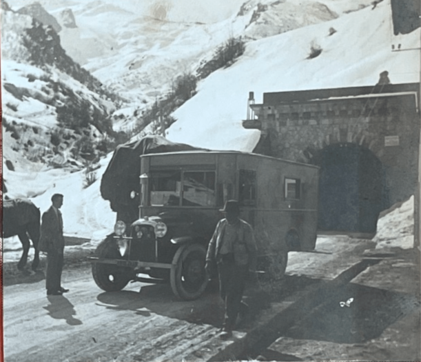 La roulotte Técalémit à la sortie du Col de Tende.